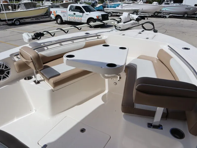 Slide: The Image of Sea Born LX24 Center Console 2024 - 17