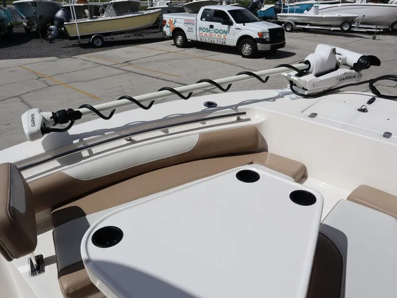 Slide: The Image of Sea Born LX24 Center Console 2024 - 19