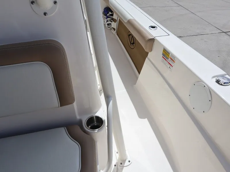 Slide: The Image of Sea Born LX24 Center Console 2024 - 21