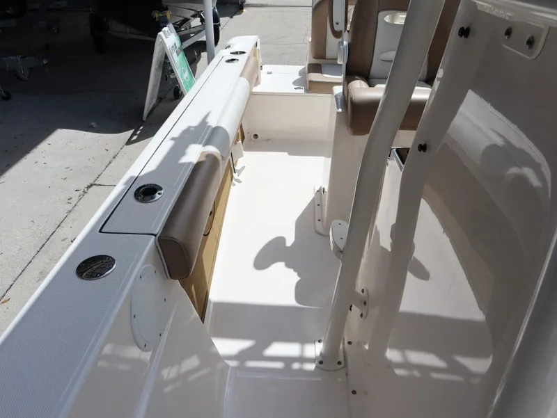 Slide: The Image of Sea Born LX24 Center Console 2024 - 22