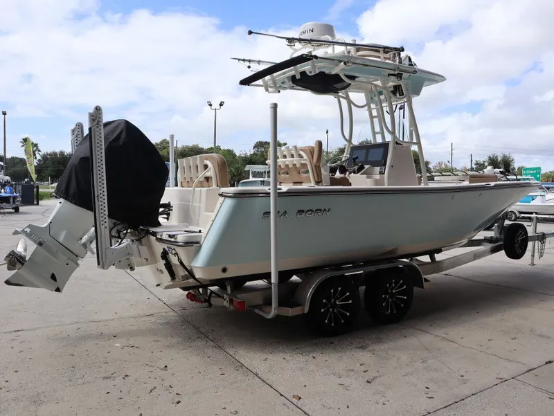 Slide: The Image of Sea Born LX24 Center Console 2024 - 4