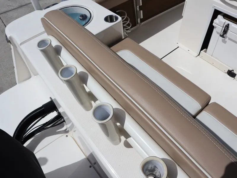 Slide: The Image of Sea Born LX24 Center Console 2024 - 8