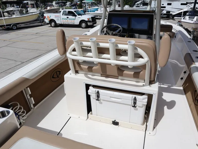 Slide: The Image of Sea Born LX24 Center Console 2024 - 9