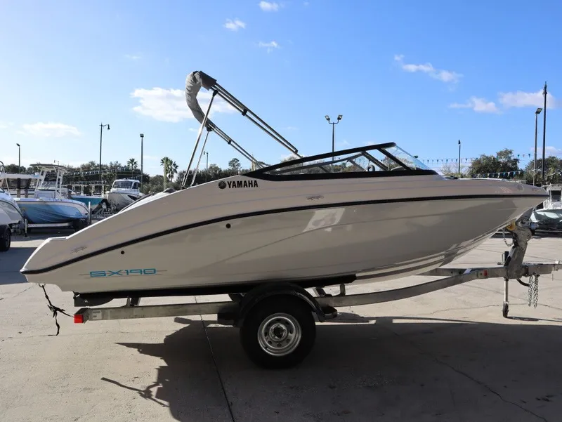 Slide: The Image of Yamaha SX190 2026 - 3