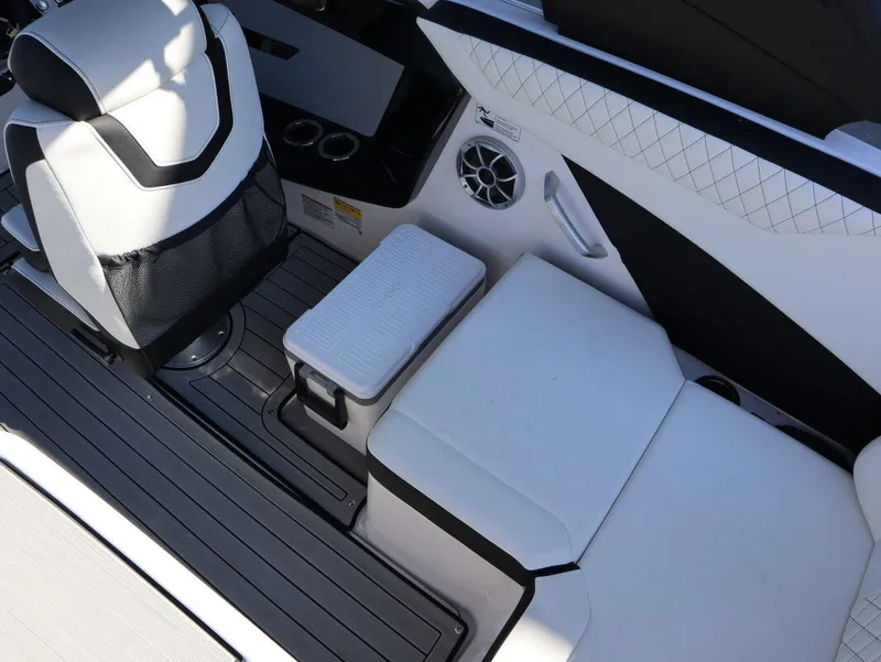 Slide: The Image of Yamaha 222S 2026 - 8