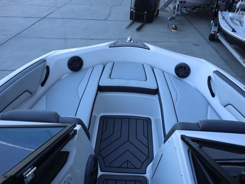 Slide: The Image of Yamaha AR195 2019 - 10