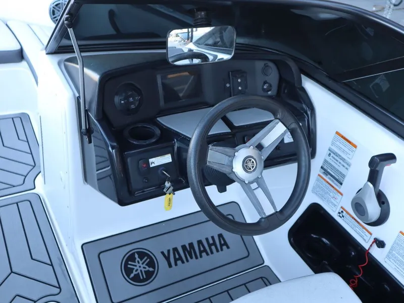 Slide: The Image of Yamaha AR195 2019 - 6