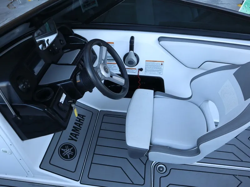 Slide: The Image of Yamaha AR195 2019 - 7