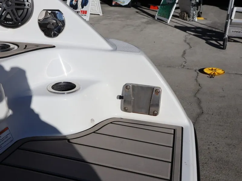 Slide: The Image of Yamaha 242 LTD 2016 - 10