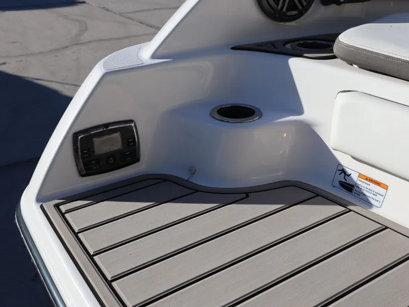 Slide: The Image of Yamaha 242 LTD 2016 - 11