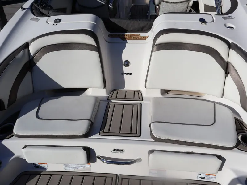 Slide: The Image of Yamaha 242 LTD 2016 - 13