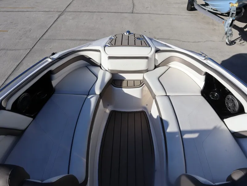 Slide: The Image of Yamaha 242 LTD 2016 - 15