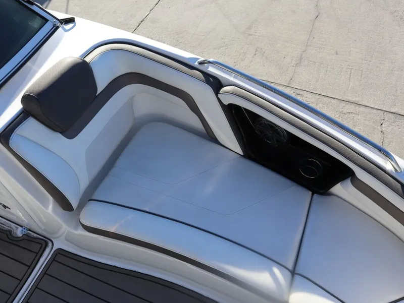 Slide: The Image of Yamaha 242 LTD 2016 - 18