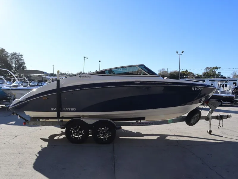 Slide: The Image of Yamaha 242 LTD 2016 - 3