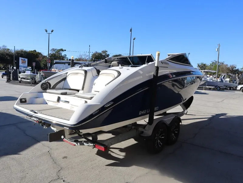 Slide: The Image of Yamaha 242 LTD 2016 - 8