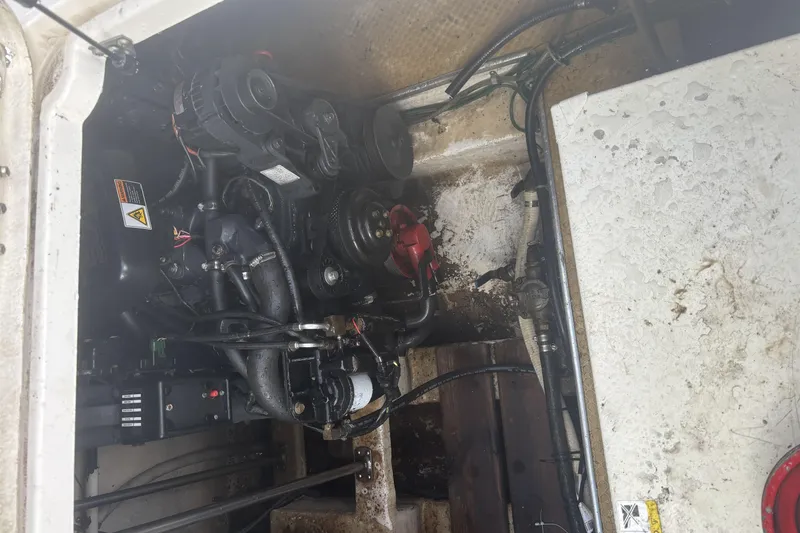 Slide: The Image of Engine compartment of a 2000 Larson Cabrio 330 Mid Cabin boat. - 14