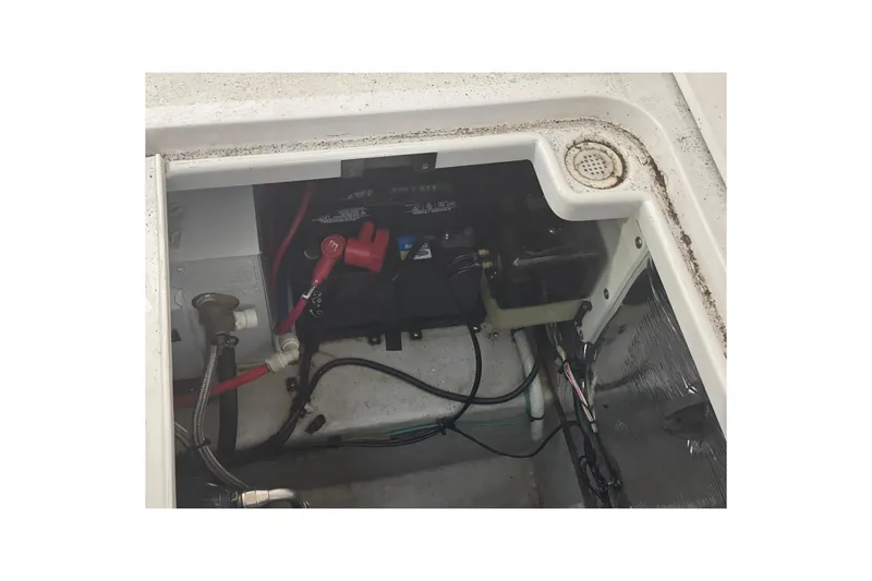 Slide: The Image of 2004 Four Winns 268 Vista boat battery compartment with wiring and connections. - 24