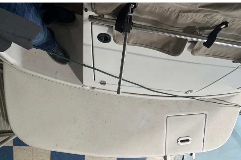 Slide: The Image of 2004 Four Winns 268 Vista boat deck with railing and storage compartment. - 30