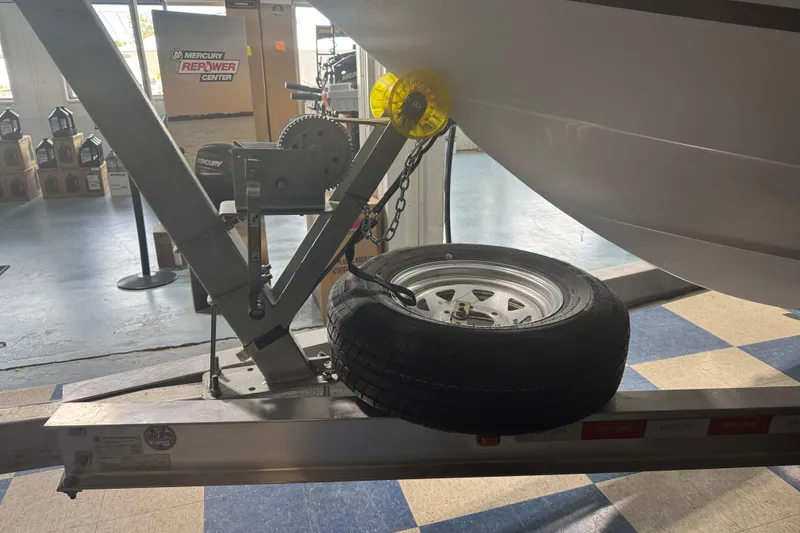 Slide: The Image of 2004 Four Winns 268 Vista boat on trailer with spare tire in showroom. - 33