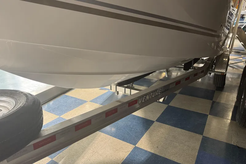 Slide: The Image of 2004 Four Winns 268 Vista boat on Venture trailer, indoor showroom display. - 34