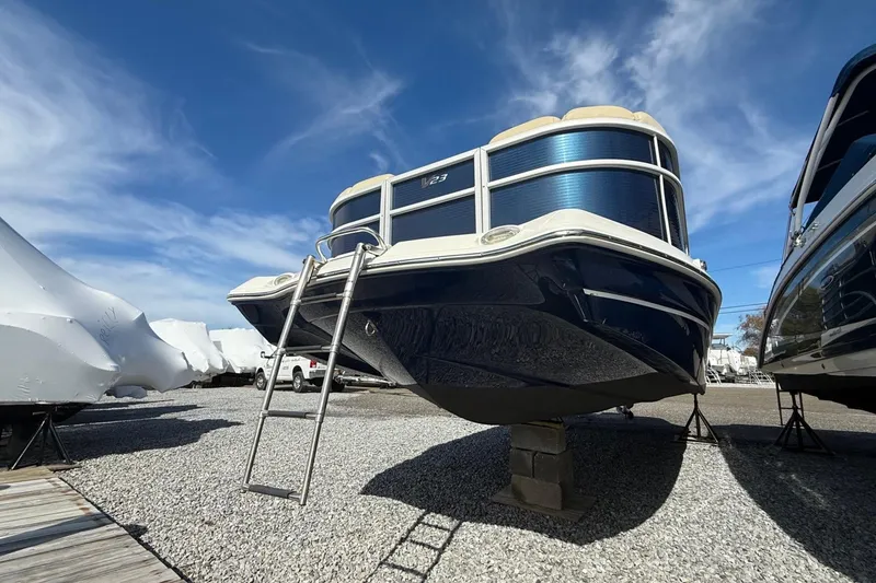 Slide: The Image of 2018 SouthWind V23 L boat on display under a clear blue sky. - 8