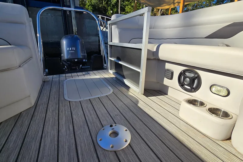 Slide: The Image of 2023 G3 Select 22RC boat interior with Yamaha 115 engine, cup holders, and speaker system. - 18