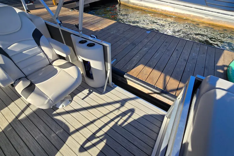Slide: The Image of 2023 G3 Select 22RC boat interior with comfortable seating and cup holders by the dock. - 33
