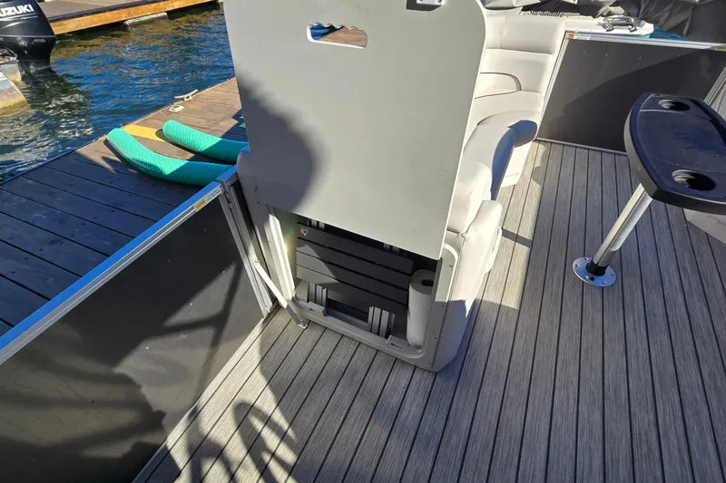 Slide: The Image of 2023 G3 Select 22RC boat interior with seating and deck details. - 34