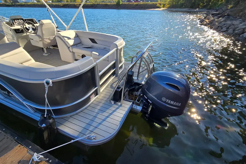 Slide: The Image of 2023 G3 Select 22RC pontoon boat with Yamaha motor on a sunny lake. - 4