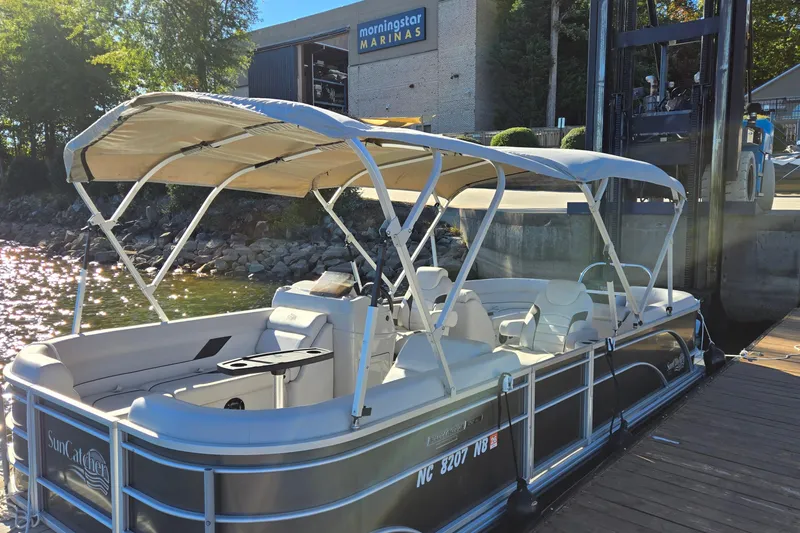 Slide: The Image of 2023 G3 Select 22RC pontoon boat docked at Morningstar Marinas. - 5