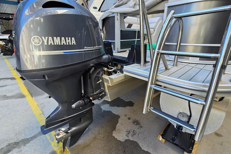 Slide: The Image of 2023 G3 Select 22RC boat with Yamaha four-stroke outboard motor and stainless steel ladder. - 54