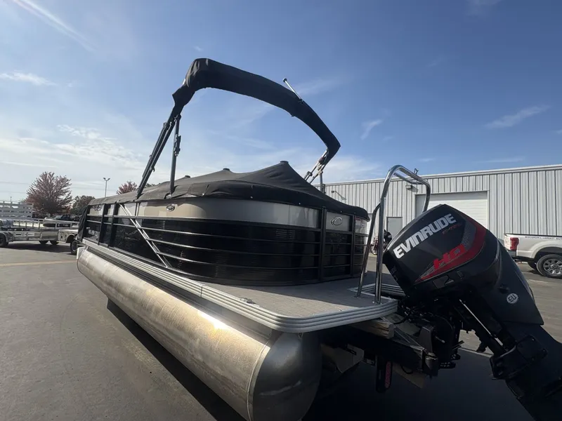 Slide: The Image of Crest II 230 SLC 2018 - 10