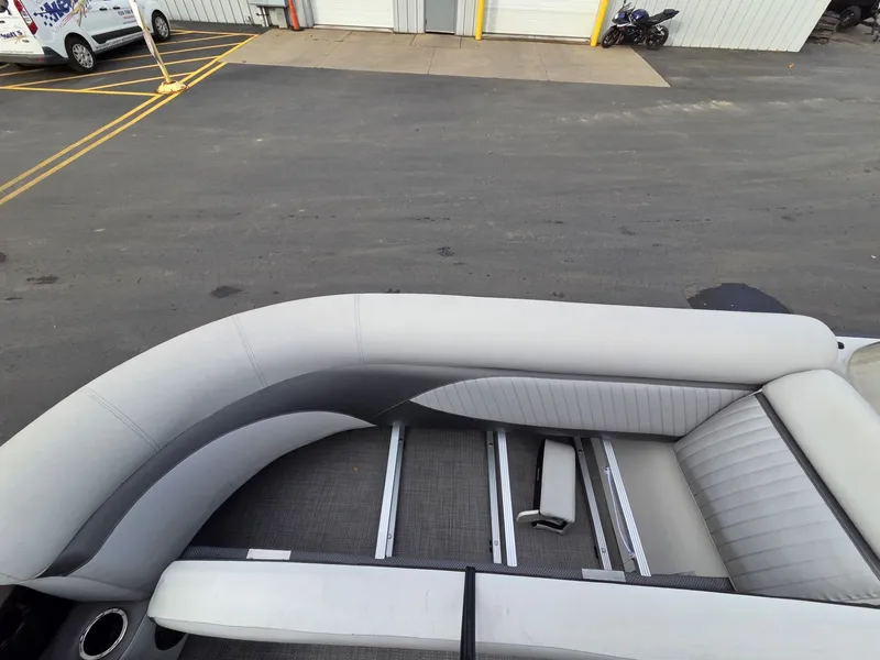 Slide: The Image of Crest II 230 SLC 2018 - 13