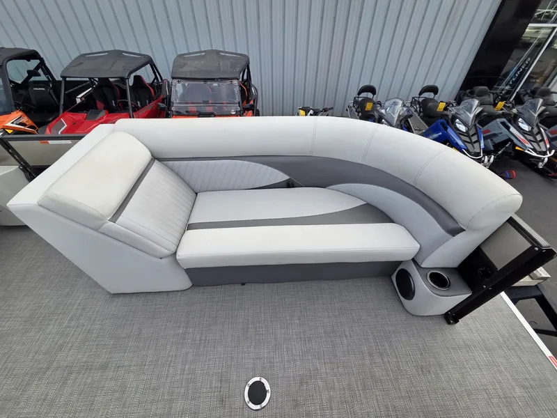 Slide: The Image of Crest II 230 SLC 2018 - 14