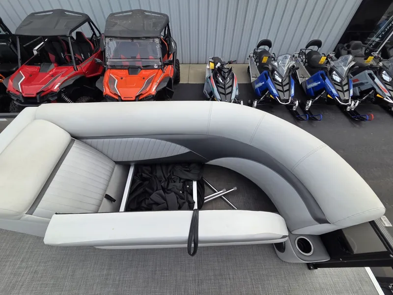 Slide: The Image of Crest II 230 SLC 2018 - 15