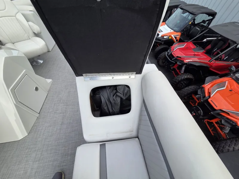 Slide: The Image of Crest II 230 SLC 2018 - 16