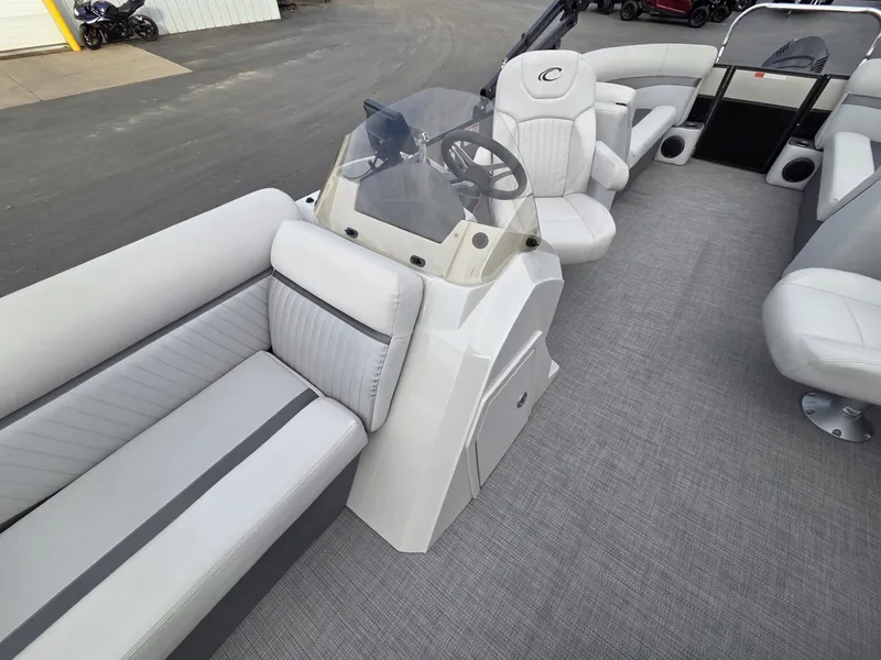 Slide: The Image of Crest II 230 SLC 2018 - 20