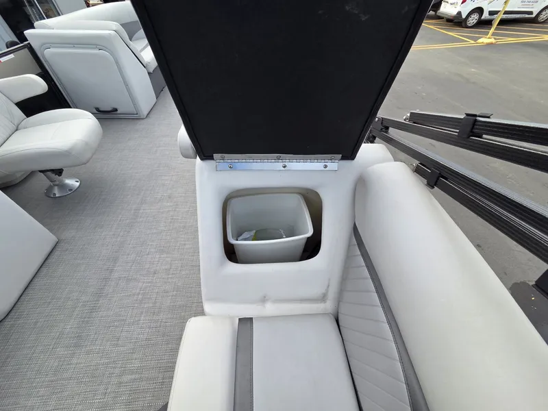 Slide: The Image of Crest II 230 SLC 2018 - 26