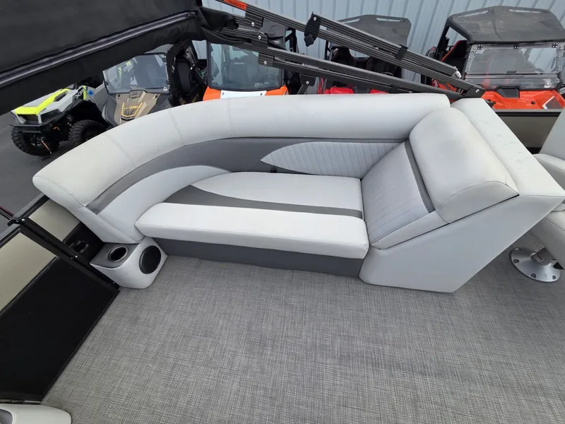 Slide: The Image of Crest II 230 SLC 2018 - 28