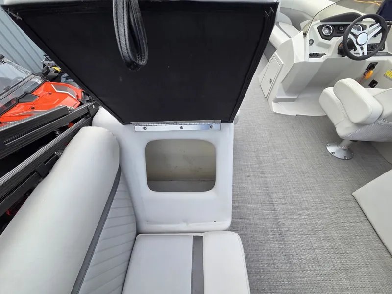 Slide: The Image of Crest II 230 SLC 2018 - 29