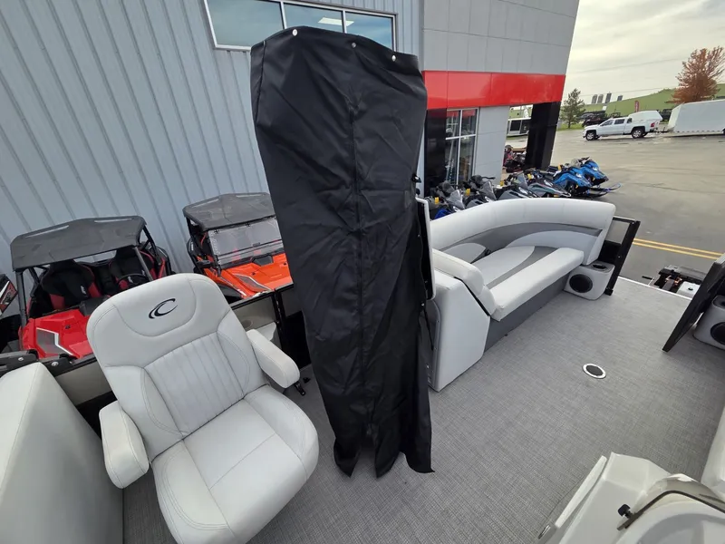 Slide: The Image of Crest II 230 SLC 2018 - 33