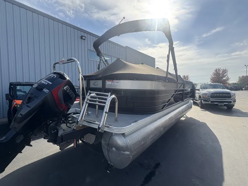 Slide: The Image of Crest II 230 SLC 2018 - 9