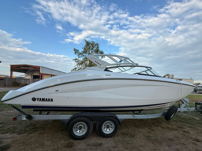 Slide: The Image of Yamaha 252S 2025 - 11