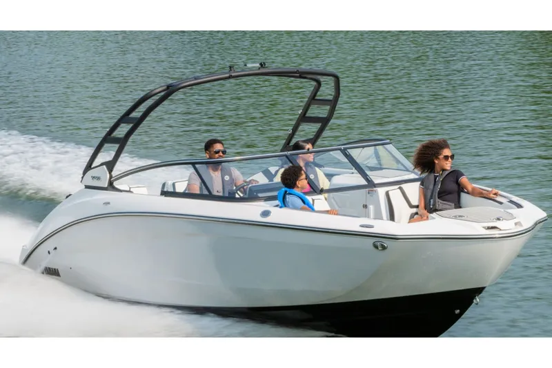 Slide: The Image of Yamaha 252S 2025 - 18