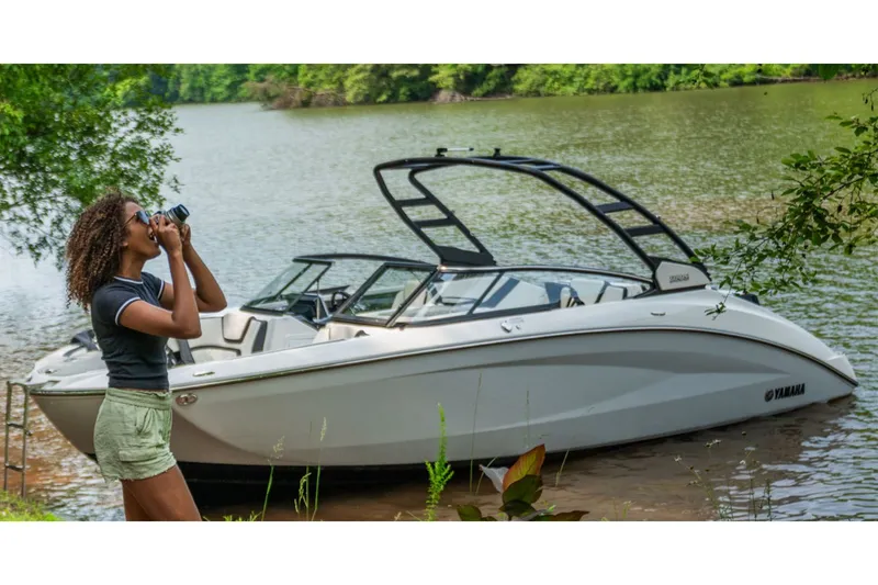 Slide: The Image of Yamaha 252S 2025 - 24