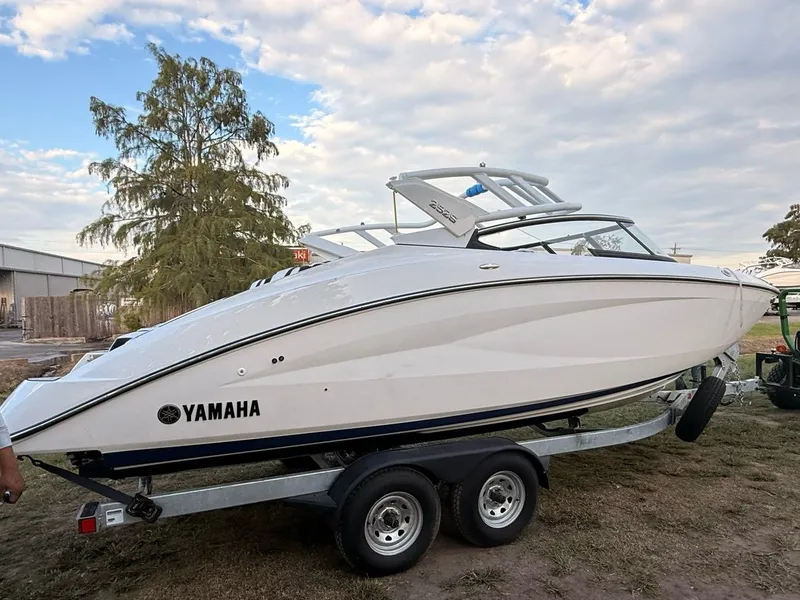 Slide: The Image of Yamaha 252S 2025 - 3