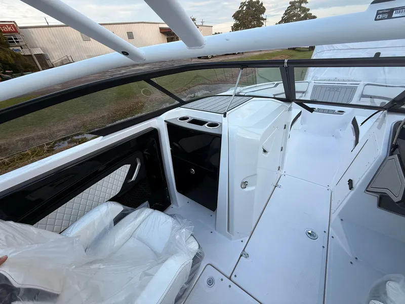 Slide: The Image of Yamaha 252S 2025 - 5