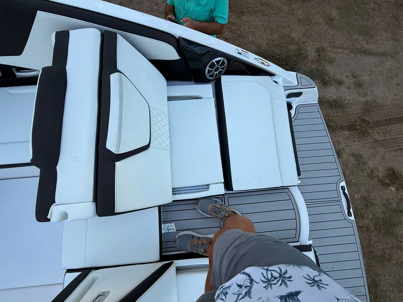 Slide: The Image of Yamaha 252S 2025 - 7