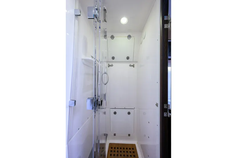 Slide: The Image of Everglades 455 Center Console 2024 - 42