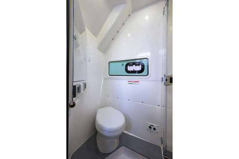 Slide: The Image of Everglades 455 Center Console 2024 - 43